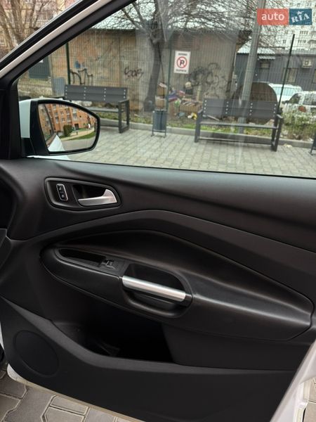 Внедорожник / Кроссовер Ford Kuga 2015 в Днепре фото 4 Внедорожник / Кроссовер Ford Kuga 2015 в Днепре