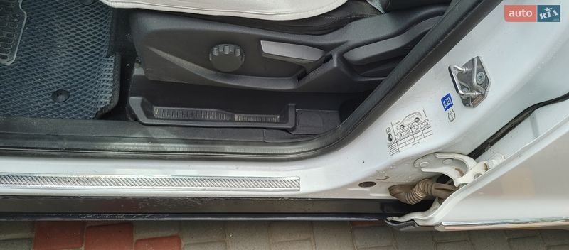 Внедорожник / Кроссовер Ford Kuga 2017 в Каменец-Подольском