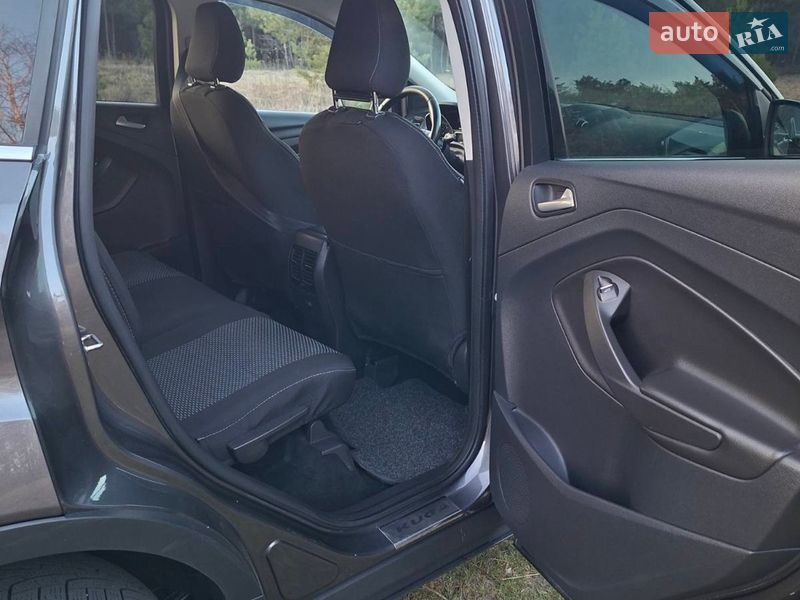 Внедорожник / Кроссовер Ford Kuga 2017 в Черкассах