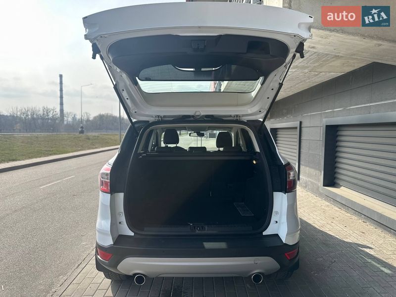 Позашляховик / Кросовер Ford Kuga 2019 в Києві