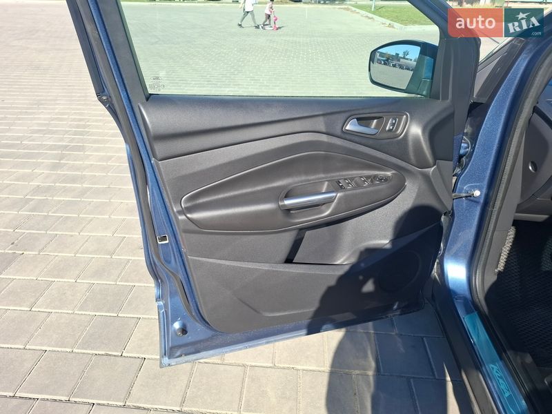 Позашляховик / Кросовер Ford Kuga 2019 в Черкасах