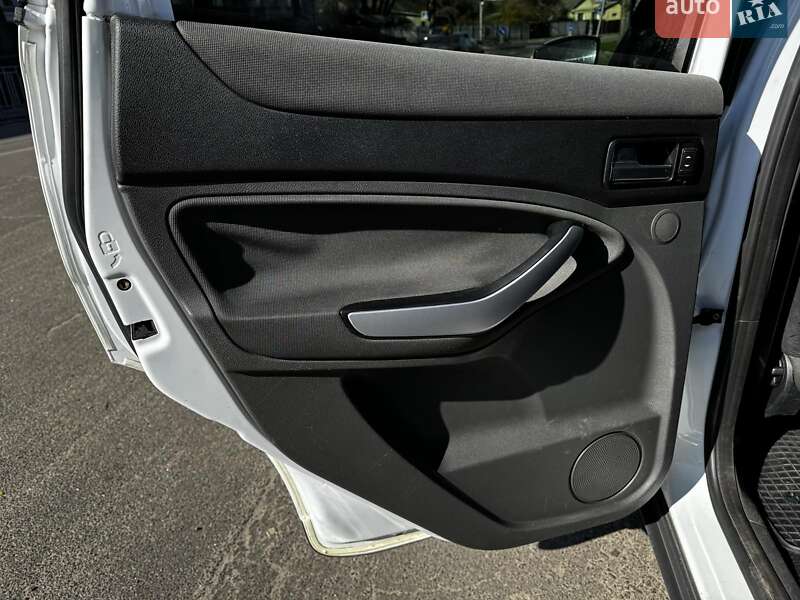 Позашляховик / Кросовер Ford Kuga 2012 в Києві