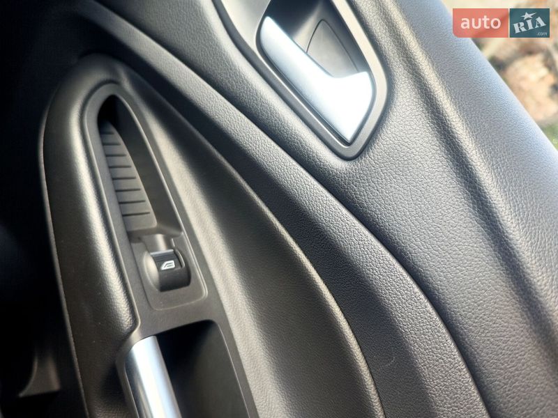 Позашляховик / Кросовер Ford Kuga 2016 в Ковелі