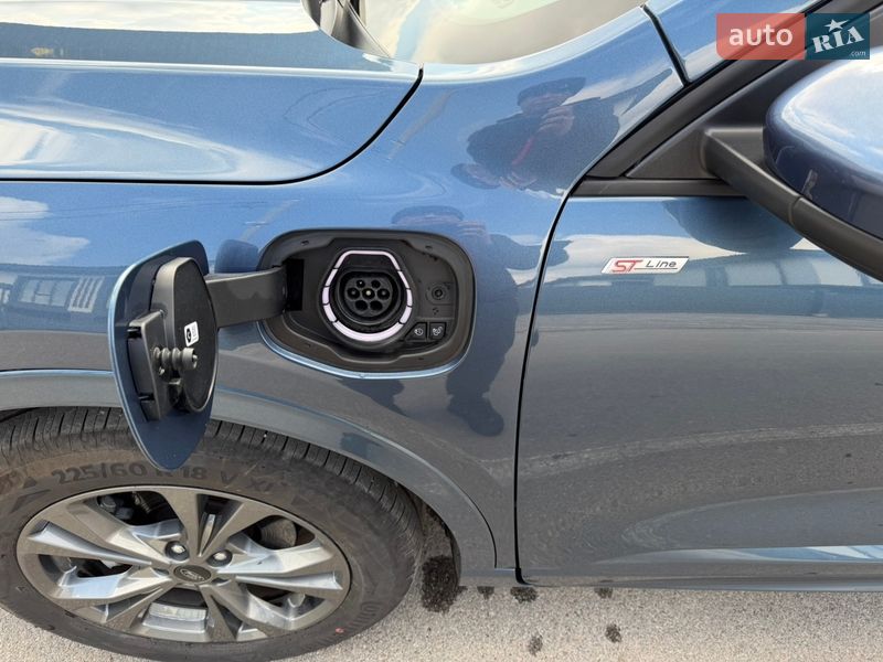 Позашляховик / Кросовер Ford Kuga 2022 в Києві