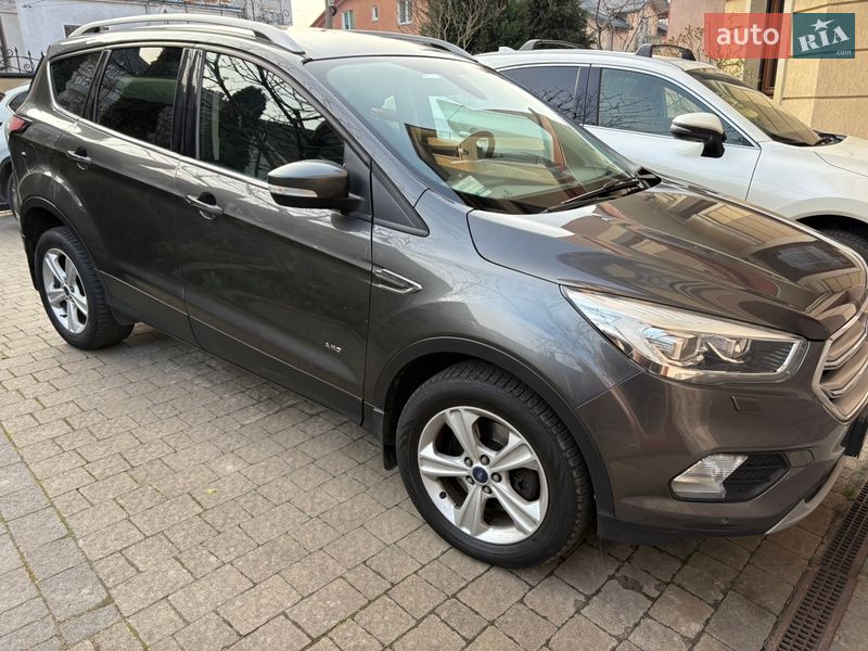 Позашляховик / Кросовер Ford Kuga 2017 в Львові