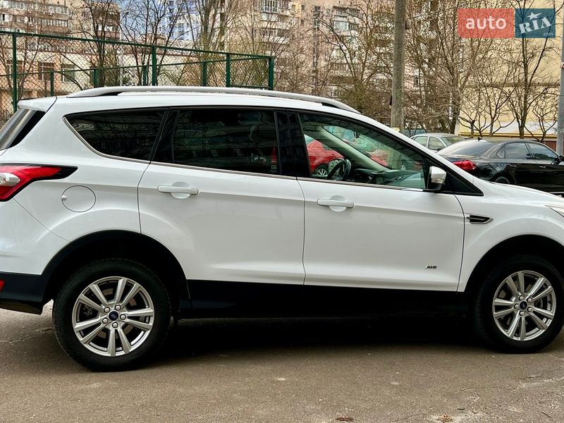 Внедорожник / Кроссовер Ford Kuga 2016 в Киеве фото 8 Внедорожник / Кроссовер Ford Kuga 2016 в Киеве
