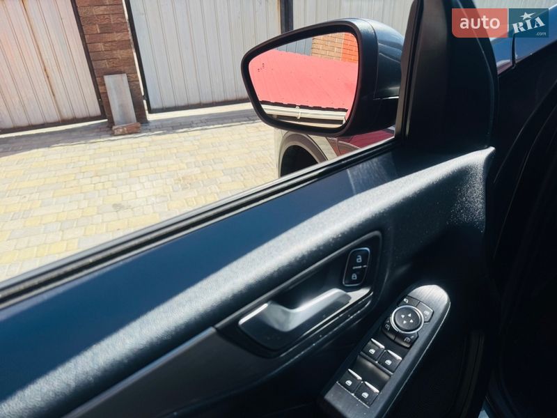 Внедорожник / Кроссовер Ford Kuga 2021 в Ромнах