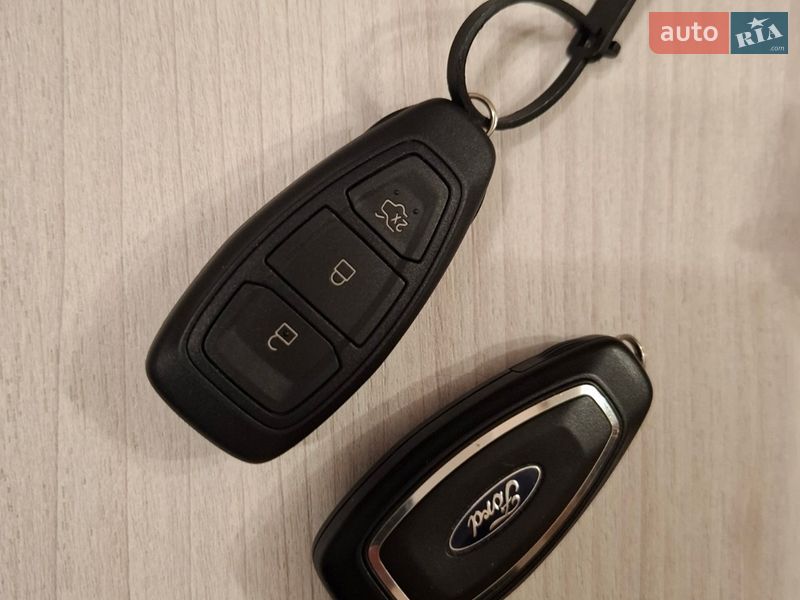 Позашляховик / Кросовер Ford Kuga 2019 в Києві