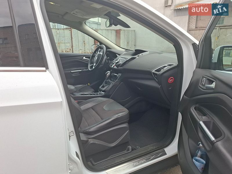 Позашляховик / Кросовер Ford Kuga 2013 в Києві