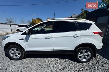 Позашляховик / Кросовер Ford Kuga 2016 в Мостиській
