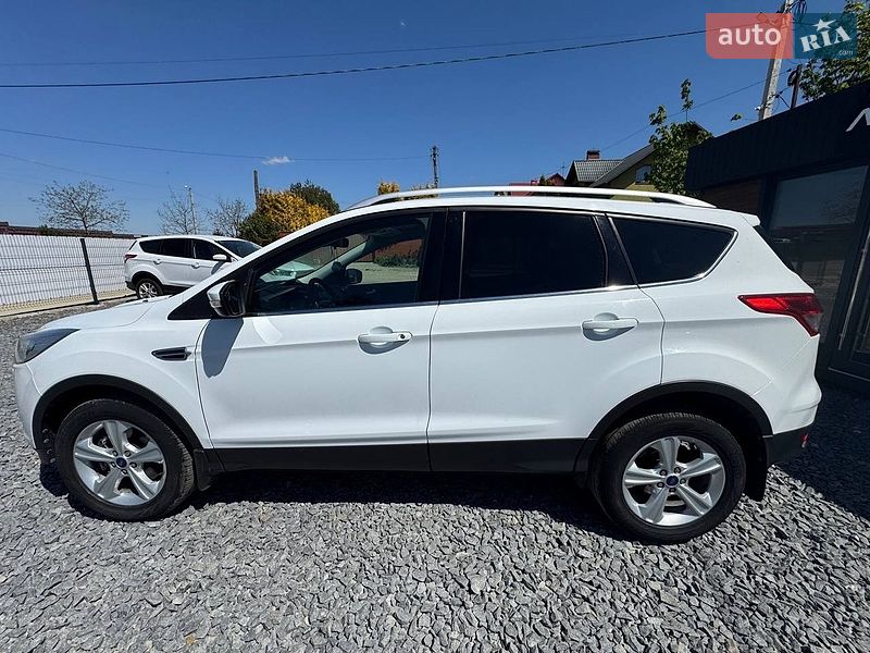 Позашляховик / Кросовер Ford Kuga 2016 в Мостиській