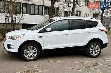 Внедорожник / Кроссовер Ford Kuga 2016 в Киеве