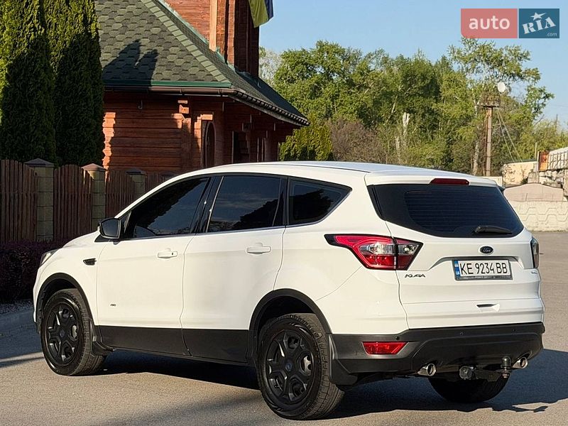 Позашляховик / Кросовер Ford Kuga 2017 в Дніпрі