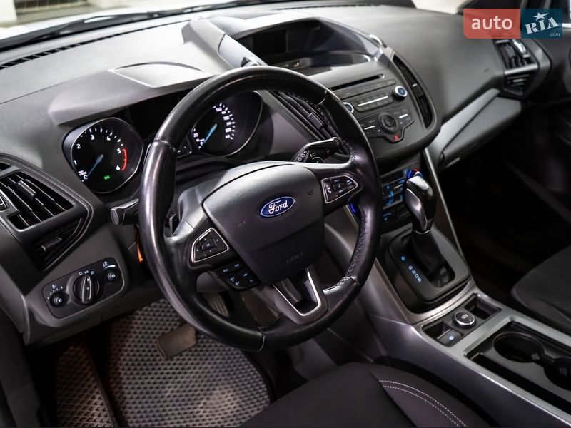 Позашляховик / Кросовер Ford Kuga 2017 в Чернігові
