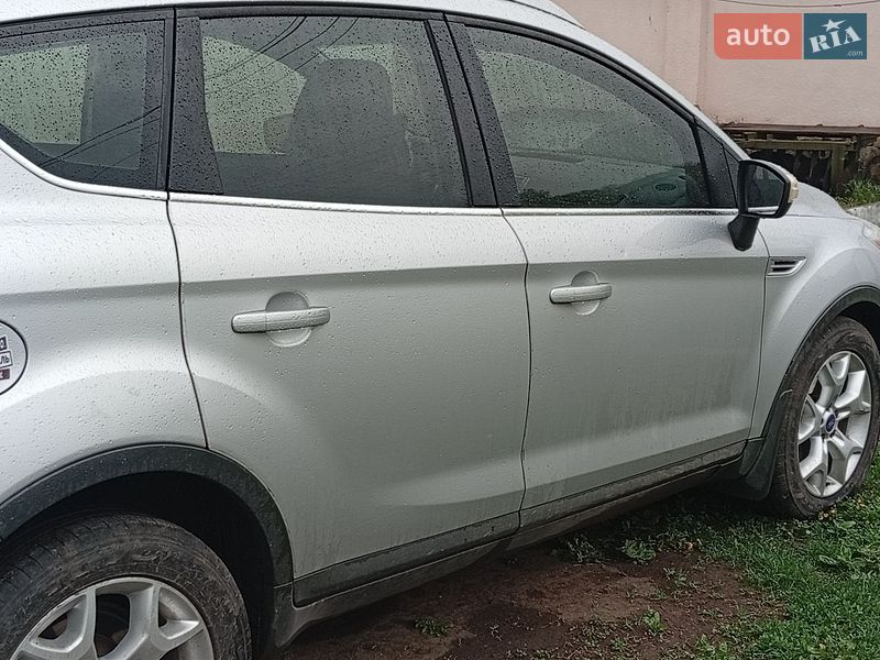 Внедорожник / Кроссовер Ford Kuga 2011 в Ямполе