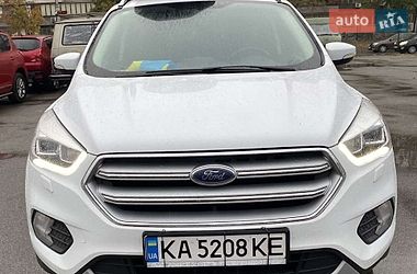 Позашляховик / Кросовер Ford Kuga 2017 в Києві