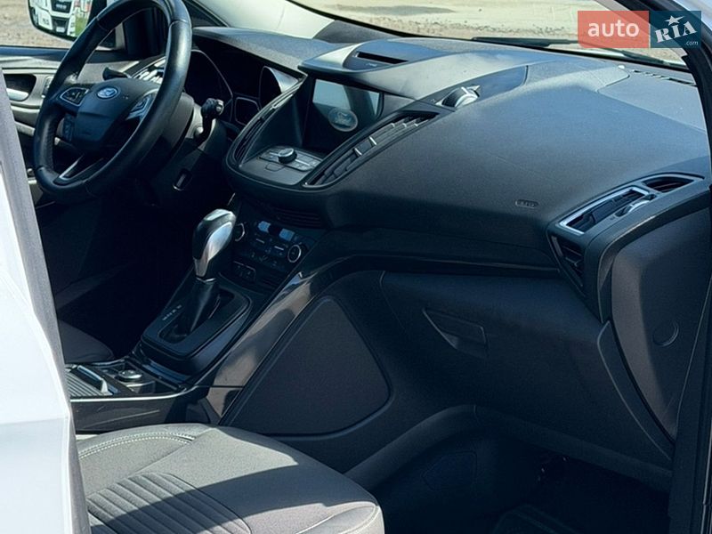 Внедорожник / Кроссовер Ford Kuga 2019 в Черкассах
