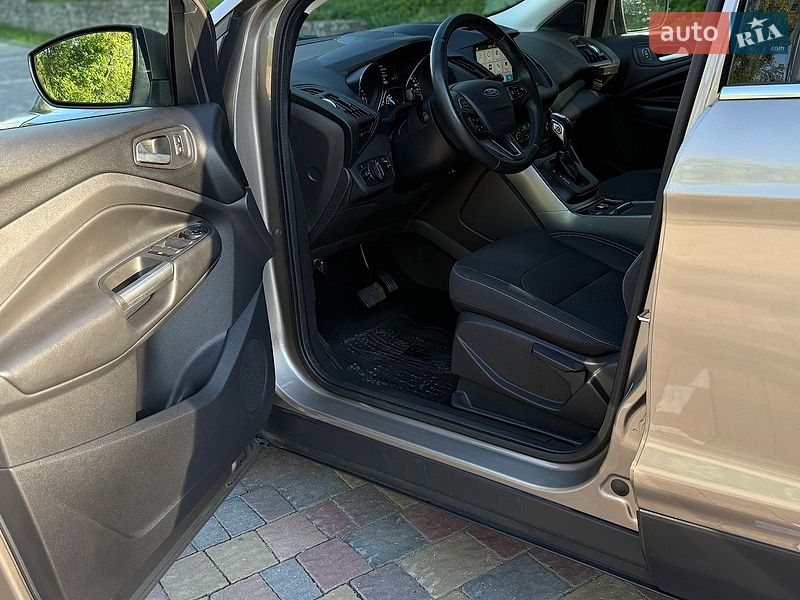 Внедорожник / Кроссовер Ford Kuga 2019 в Тернополе