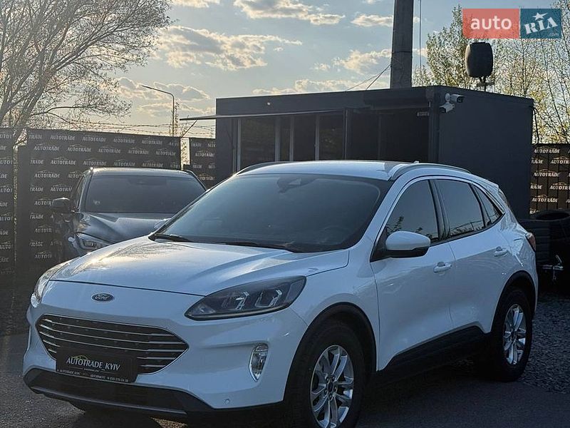 Позашляховик / Кросовер Ford Kuga 2022 в Києві