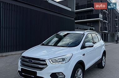 Позашляховик / Кросовер Ford Kuga 2019 в Черкасах