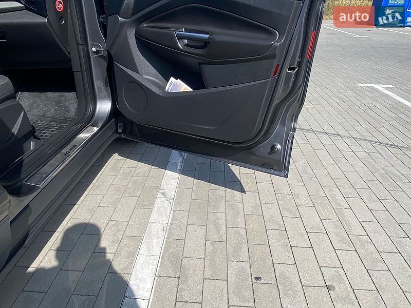 Внедорожник / Кроссовер Ford Kuga 2016 в Виннице