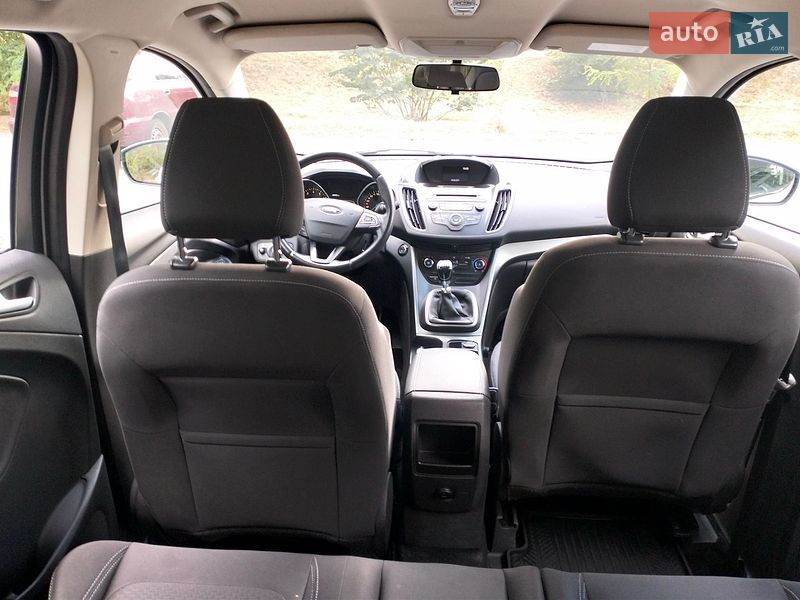 Позашляховик / Кросовер Ford Kuga 2017 в Києві