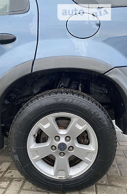 Внедорожник / Кроссовер Ford Maverick 2004 в 
