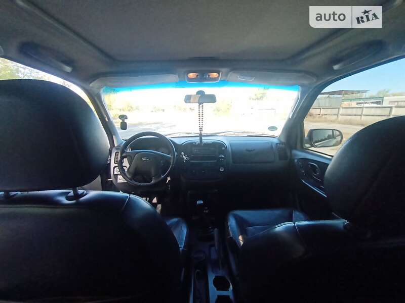 Позашляховик / Кросовер Ford Maverick 2003 в Мені