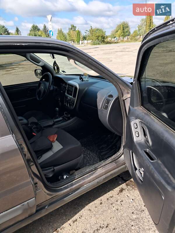 Внедорожник / Кроссовер Ford Maverick 2005 в Волковинцы