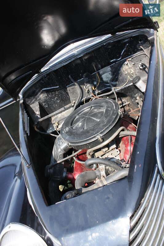 Седан Ford Model 48 1935 в Львове