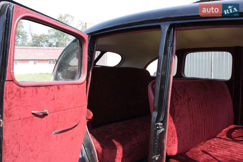 Седан Ford Model 48 1935 в Львове