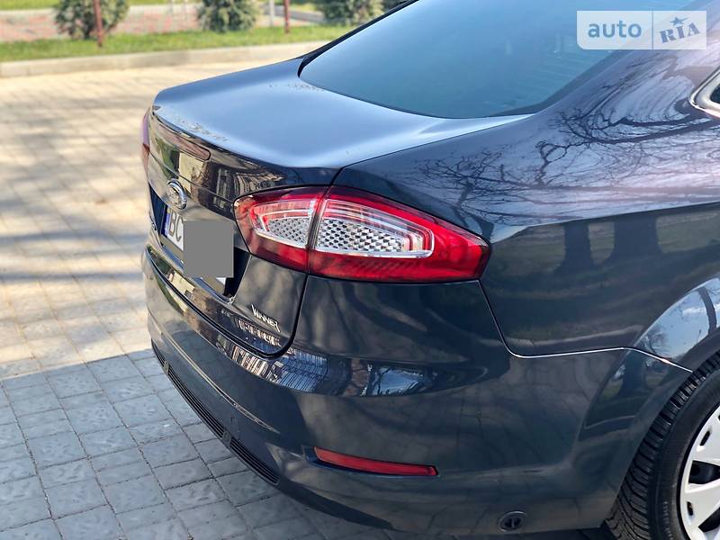 Седан Ford Mondeo 2012 в Стрию