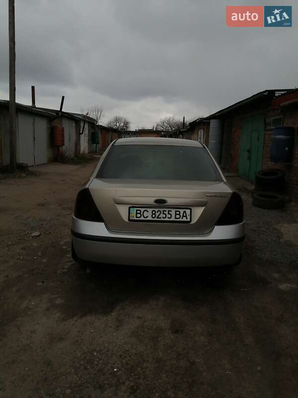 Седан Ford Mondeo 2002 в Сокале