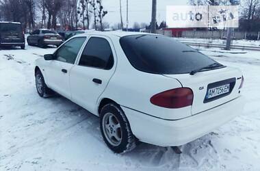 Хэтчбек Ford Mondeo 1993 в Коростене