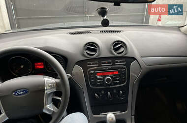 Седан Ford Mondeo 2012 в 