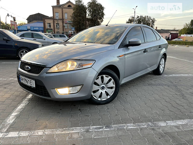 Лифтбек Ford Mondeo 2010 в 