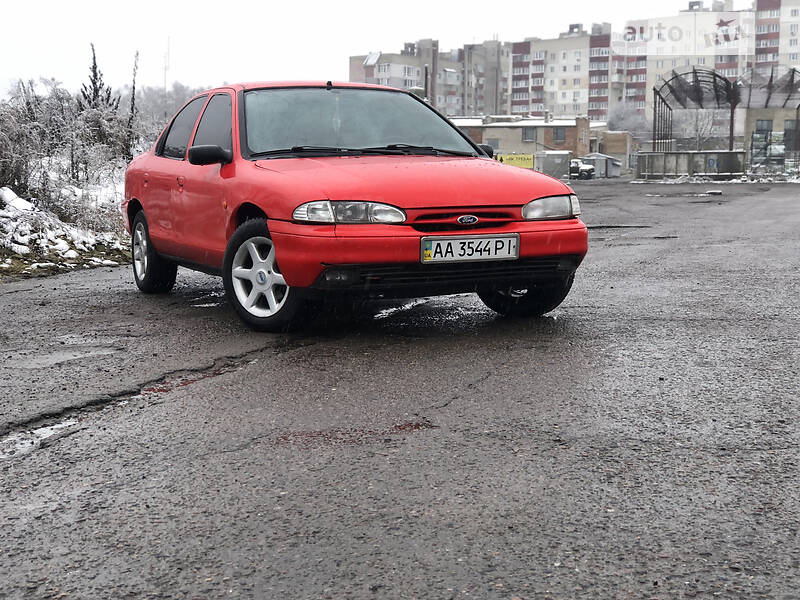 Седан Ford Mondeo 1993 в Ровно