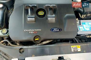 Хэтчбек Ford Mondeo 2005 в 
