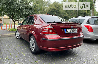 Лифтбек Ford Mondeo 2004 в 