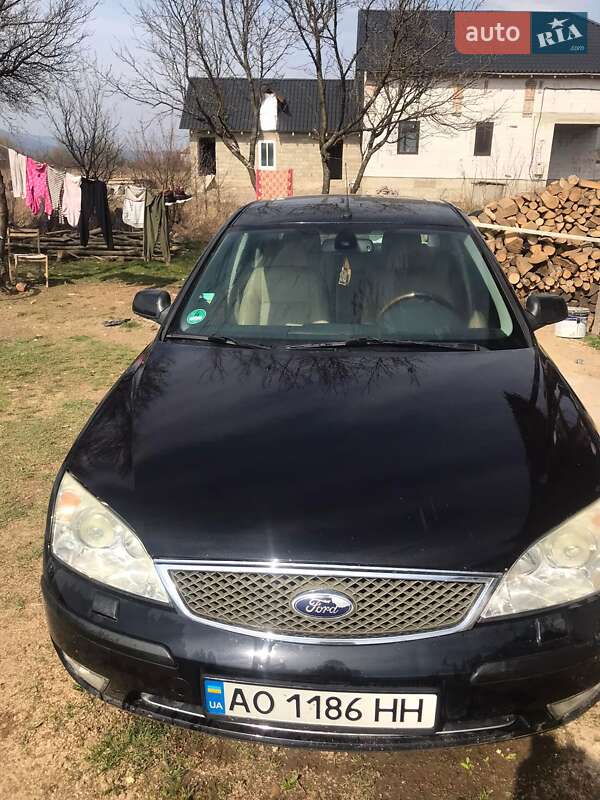 Седан Ford Mondeo 2004 в Хусте
