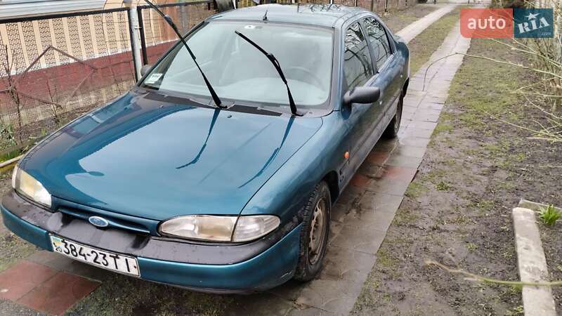 Лифтбек Ford Mondeo 1993 в Шумске
