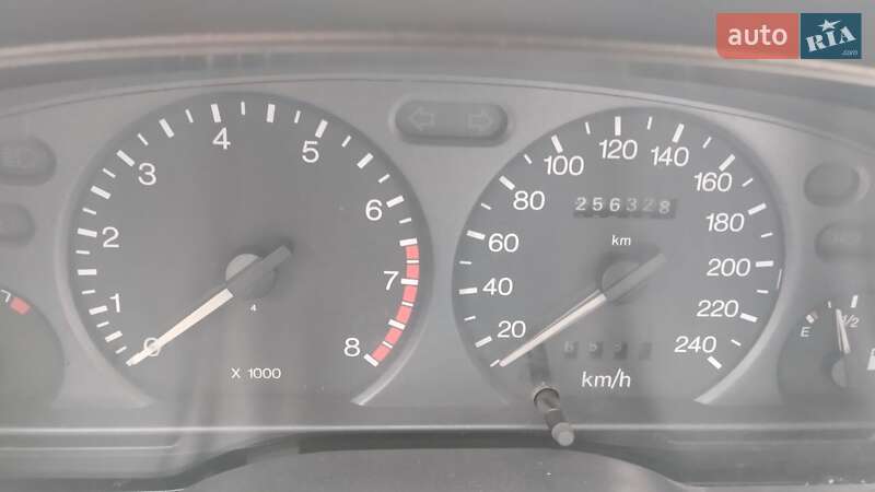 Лифтбек Ford Mondeo 1993 в Шумске