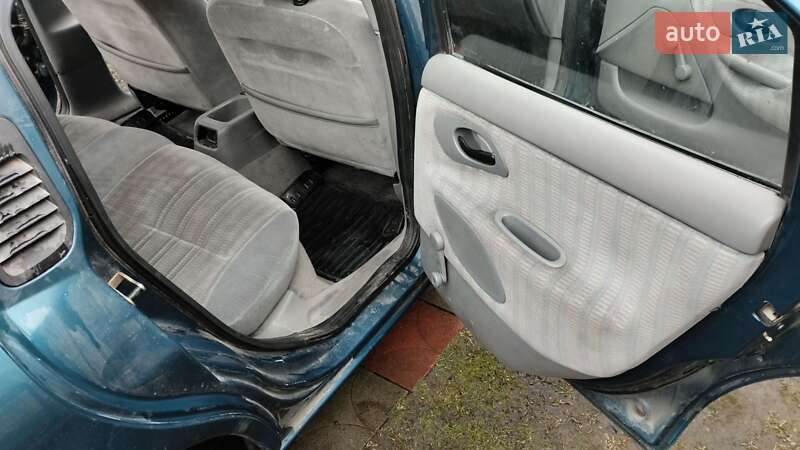 Лифтбек Ford Mondeo 1993 в Шумске