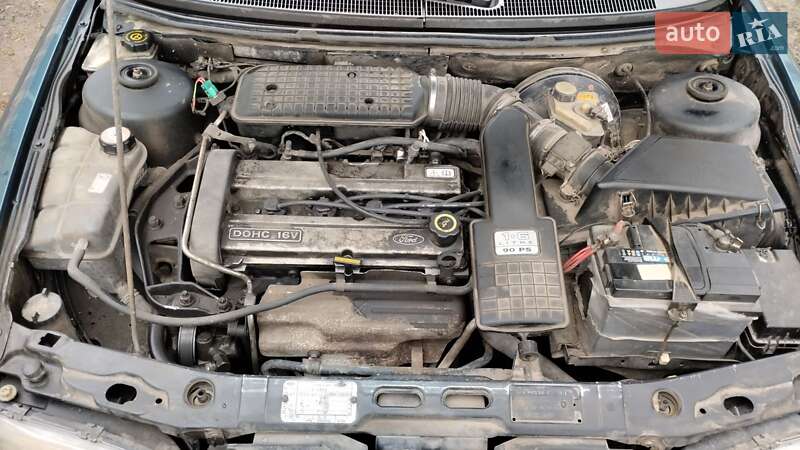 Лифтбек Ford Mondeo 1993 в Шумске