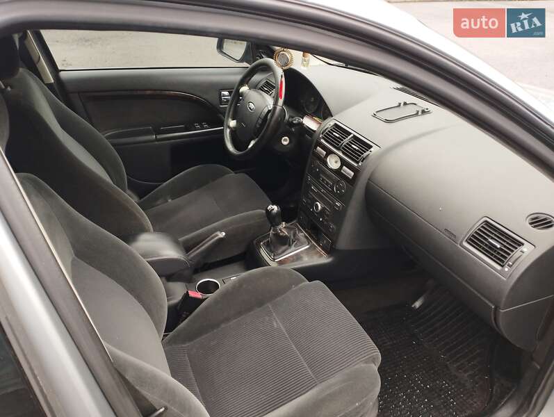 Лифтбек Ford Mondeo 2003 в Ковеле