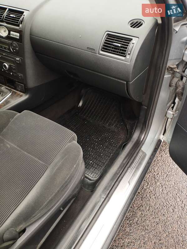 Лифтбек Ford Mondeo 2003 в Ковеле