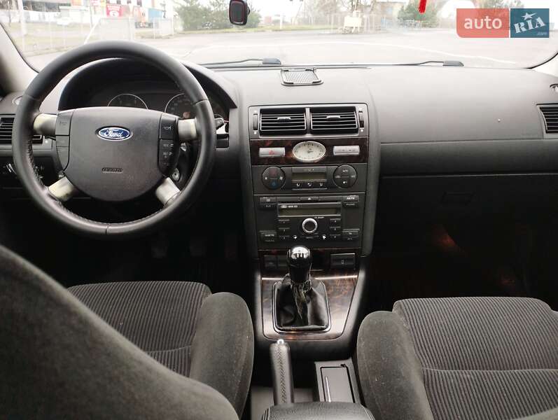 Лифтбек Ford Mondeo 2003 в Ковеле