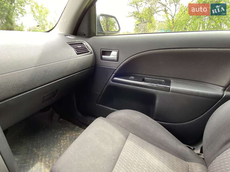 Универсал Ford Mondeo 2003 в Нововолынске