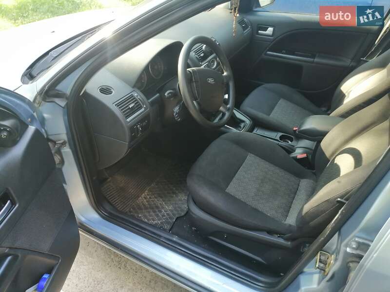Лифтбек Ford Mondeo 2004 в Чернигове