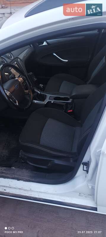 Универсал Ford Mondeo 2012 в Иваничах